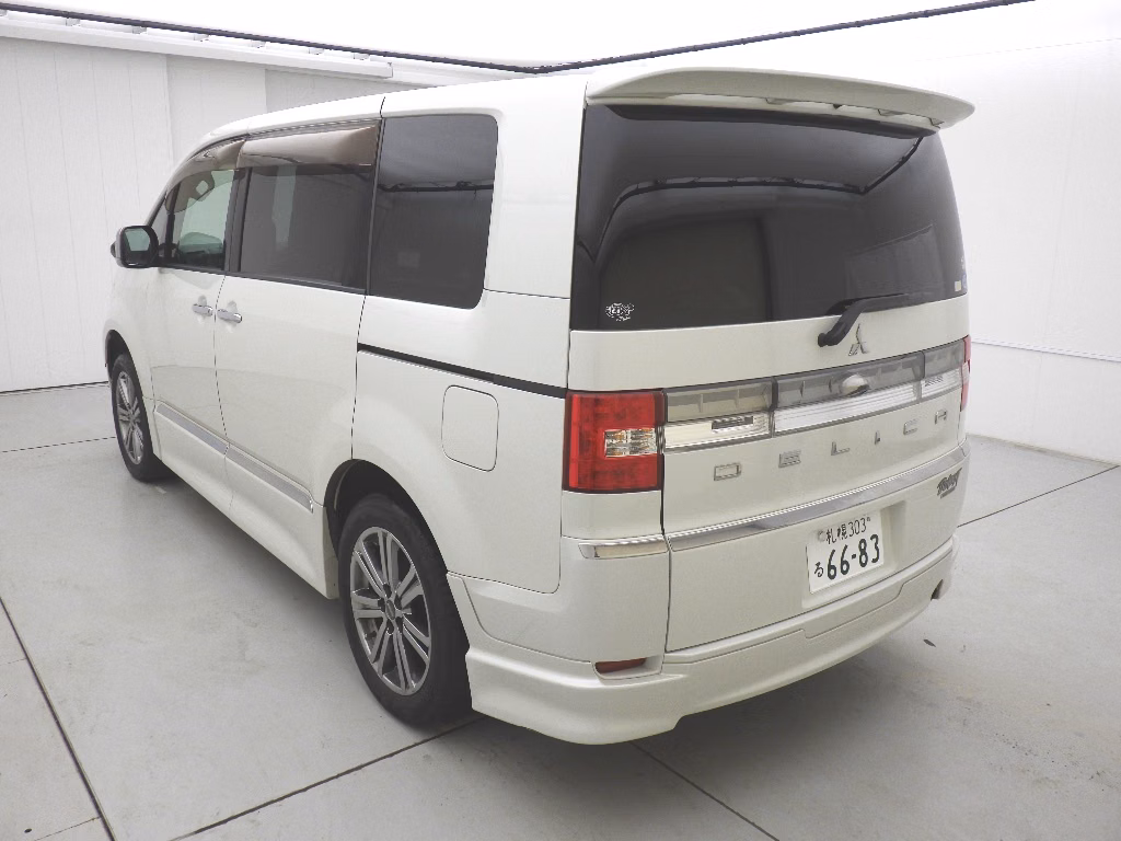 MITSUBISHI DELICA D:5