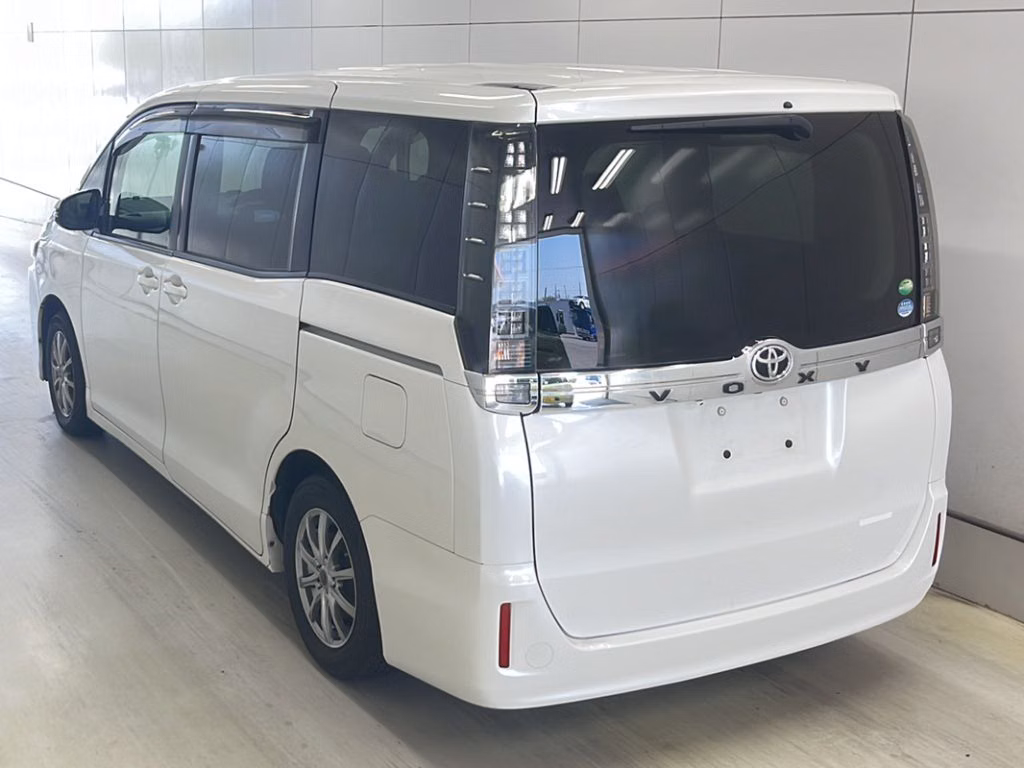 TOYOTA VOXY
