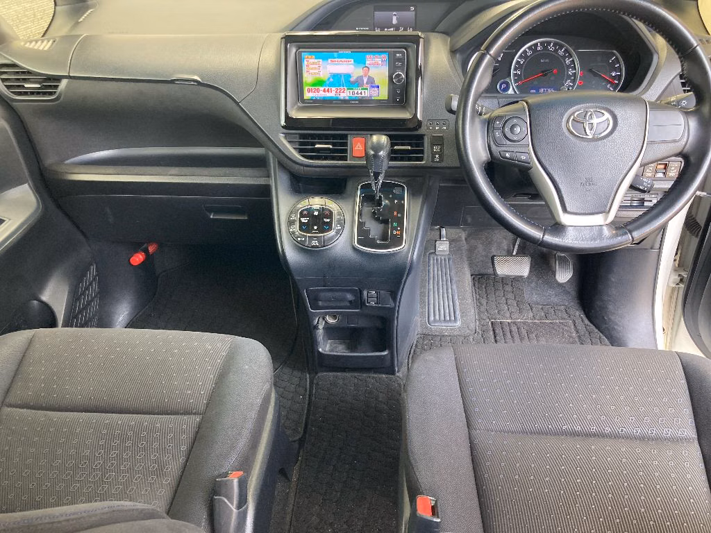 TOYOTA VOXY