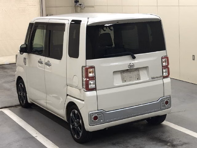 DAIHATSU WAKE