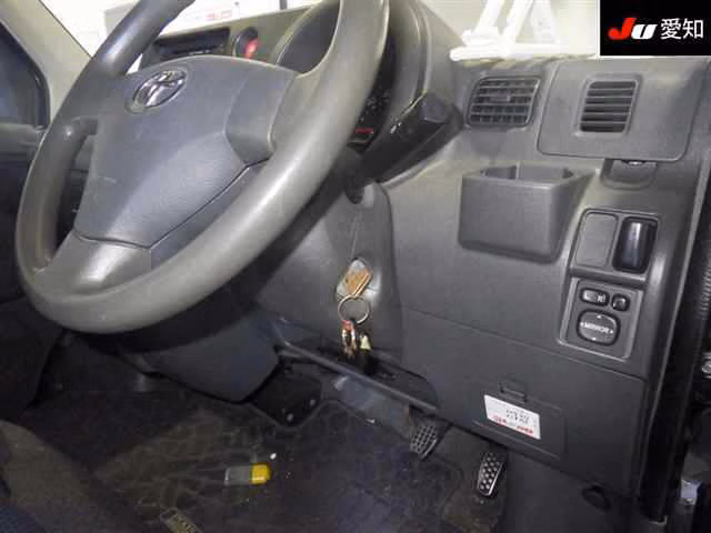 TOYOTA PIXIS VAN