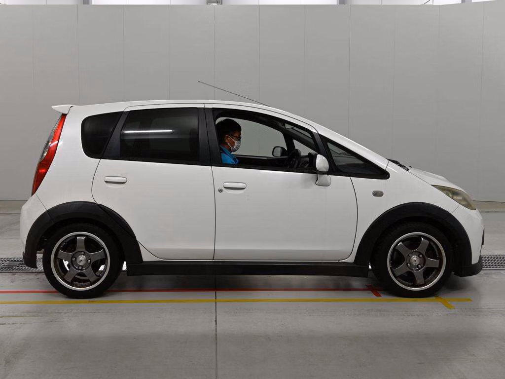 MITSUBISHI COLT