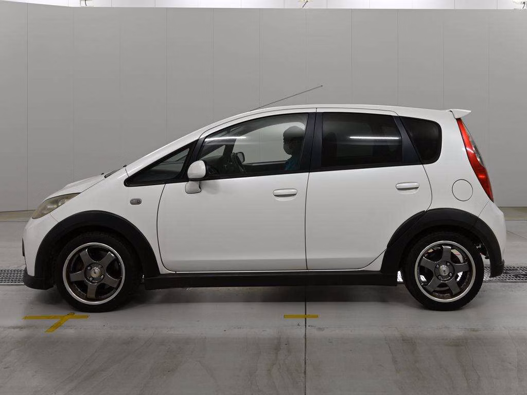 MITSUBISHI COLT