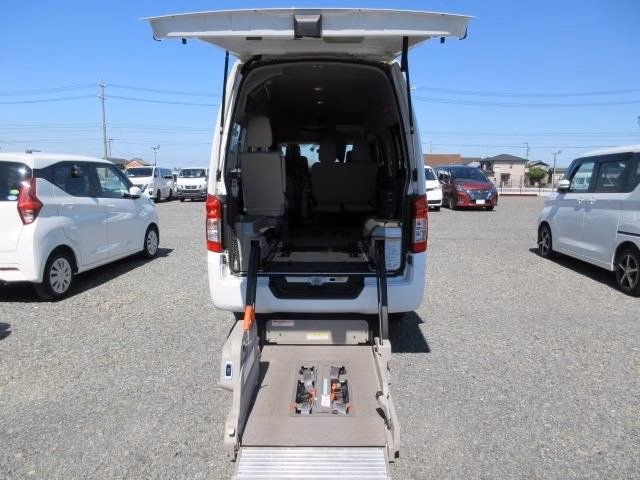 NISSAN NV350 CARAVAN