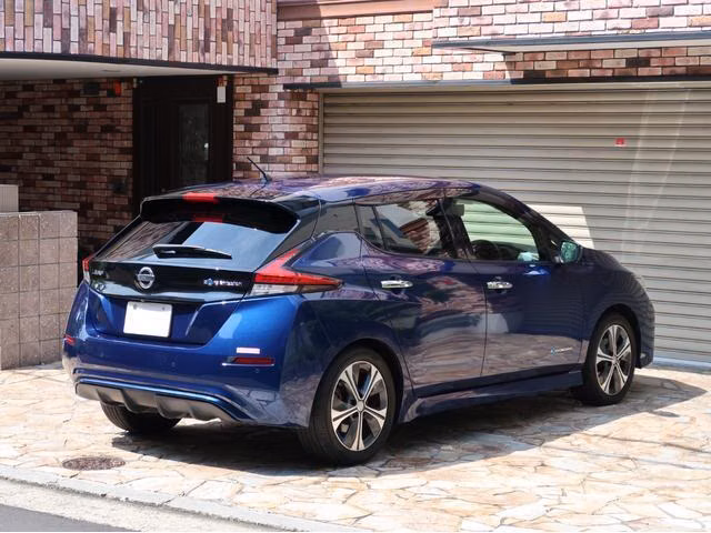 NISSAN LEAF