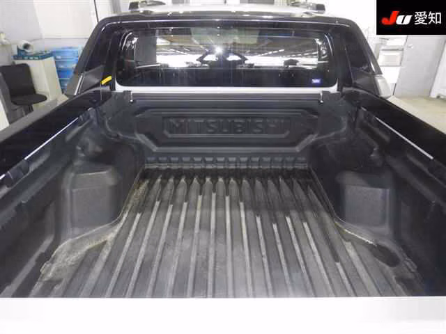 MITSUBISHI TRITON