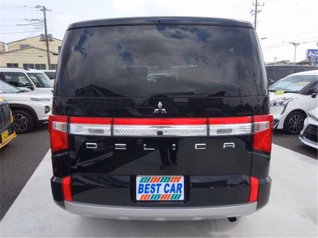 MITSUBISHI DELICA D:5