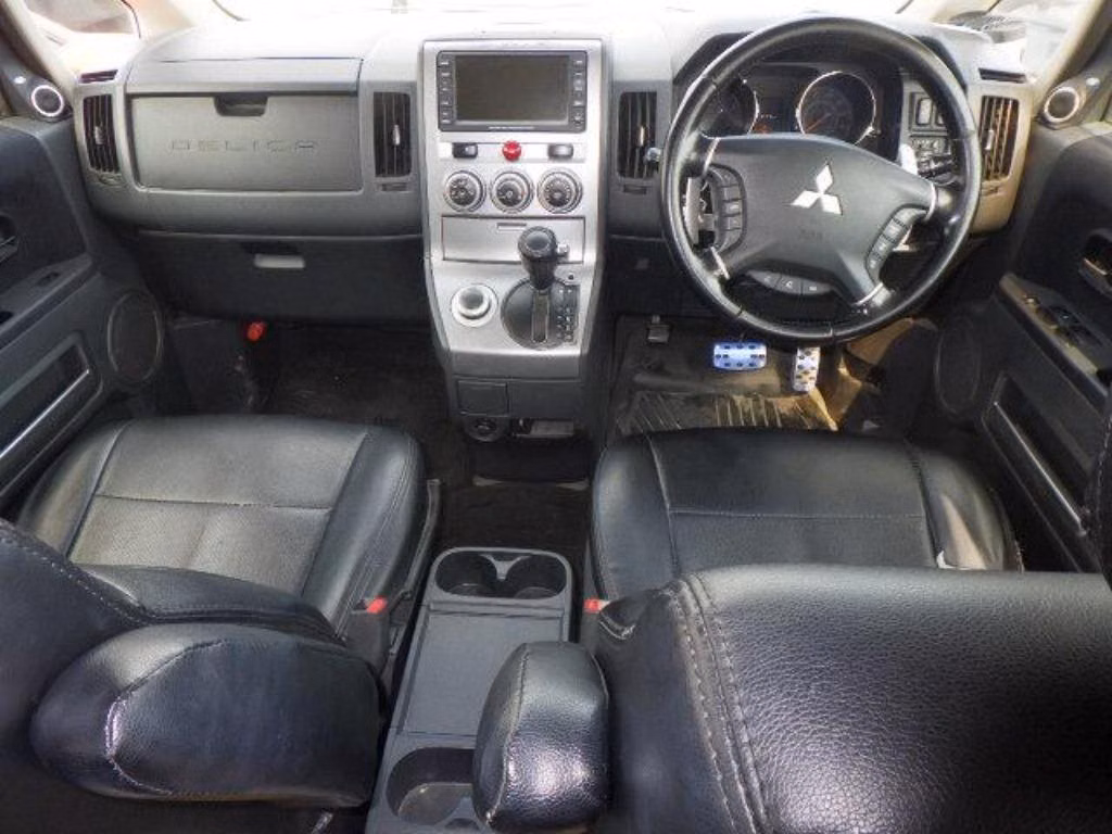 MITSUBISHI DELICA D:5