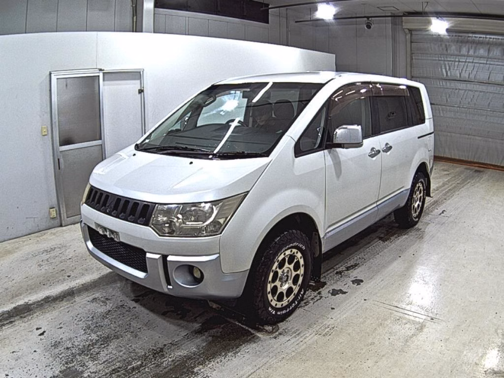 MITSUBISHI DELICA D:5