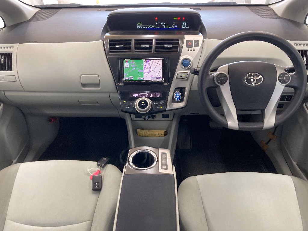 TOYOTA PRIUS ALPHA