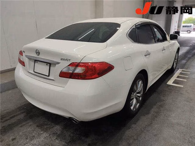NISSAN FUGA