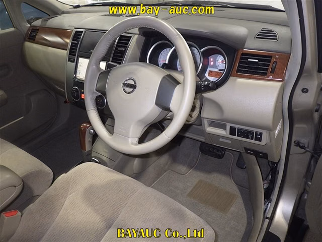 NISSAN TIIDA LATIO