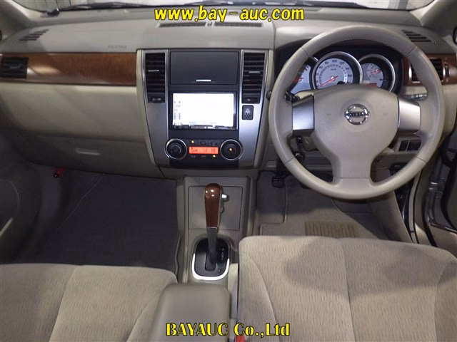 NISSAN TIIDA LATIO