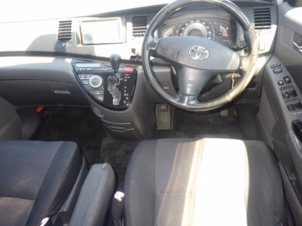 TOYOTA ISIS