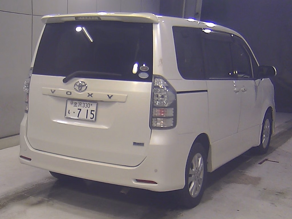 TOYOTA VOXY