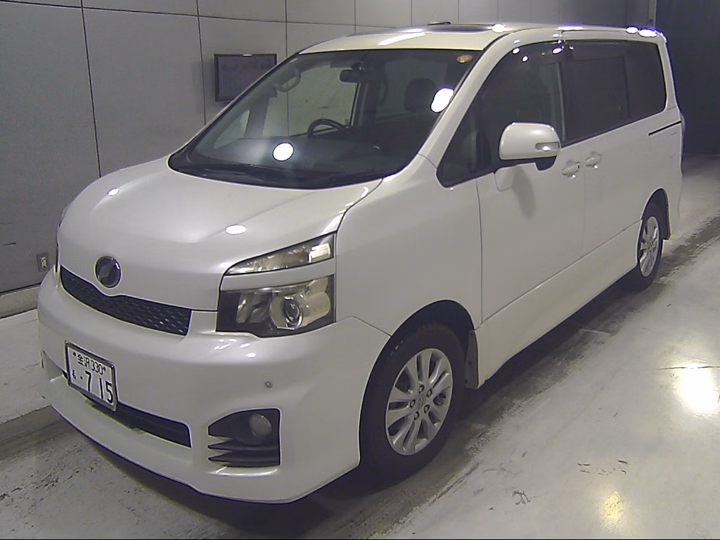 TOYOTA VOXY
