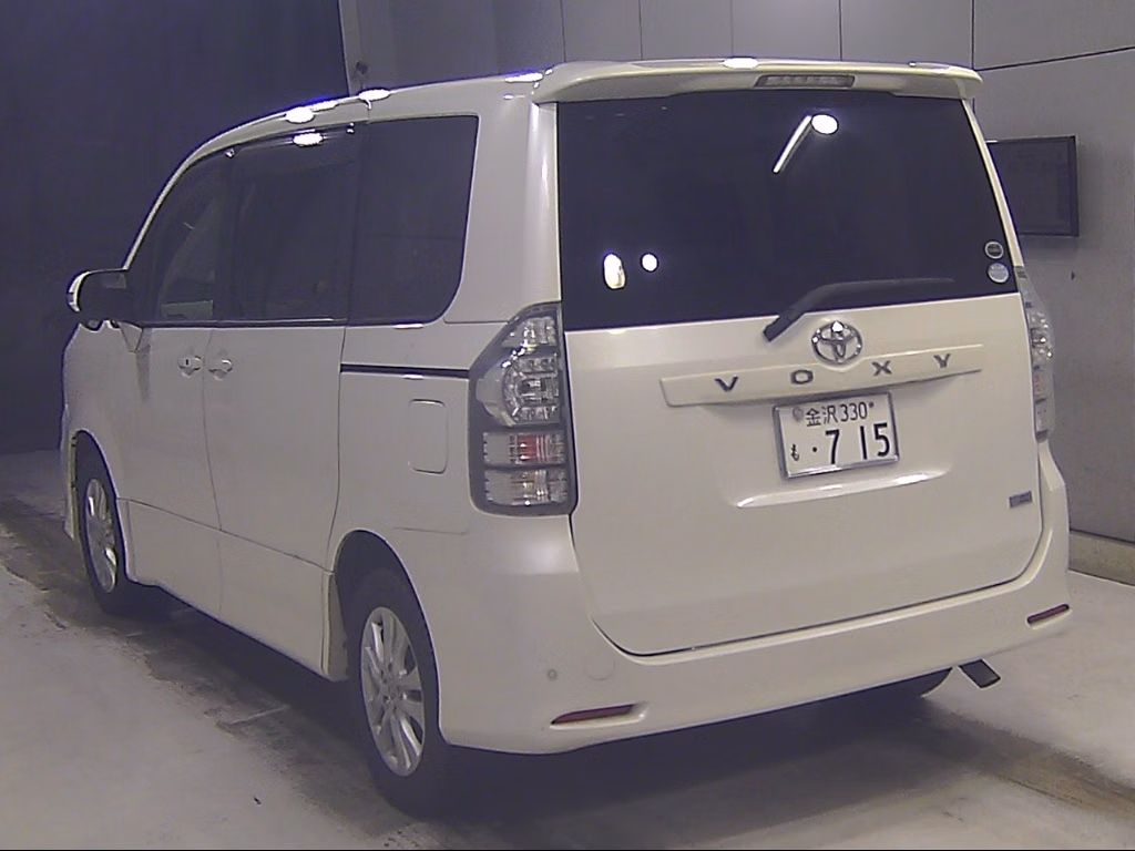 TOYOTA VOXY
