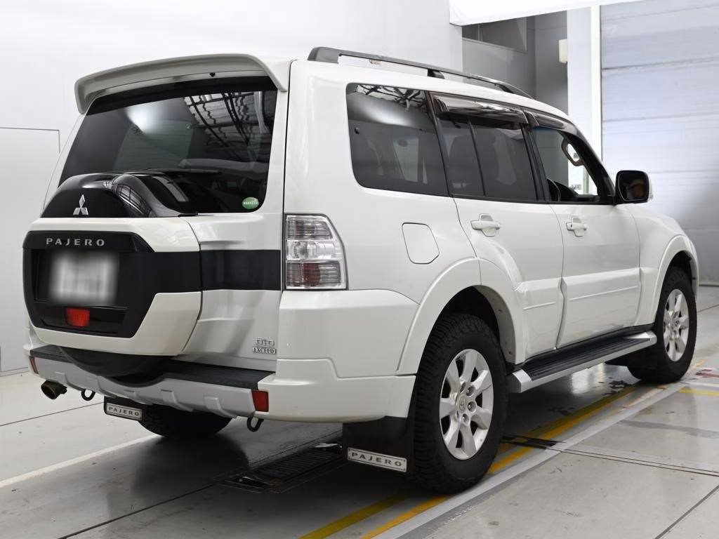 MITSUBISHI PAJERO