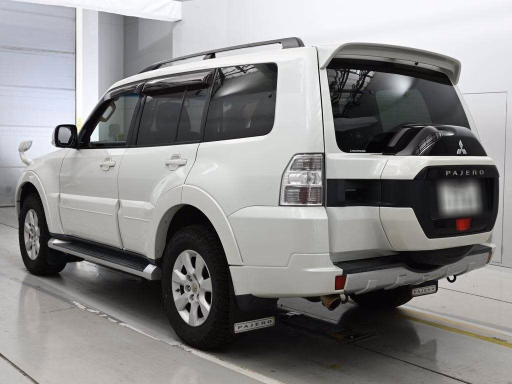MITSUBISHI PAJERO