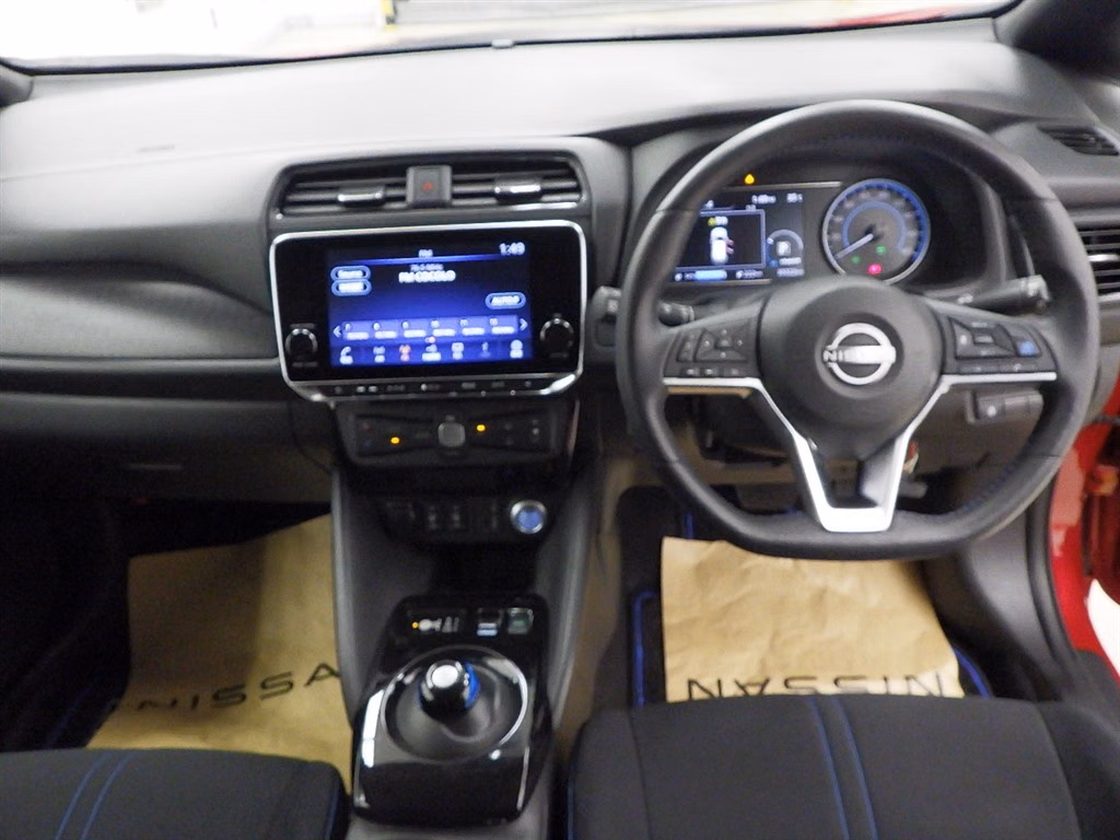 NISSAN LEAF