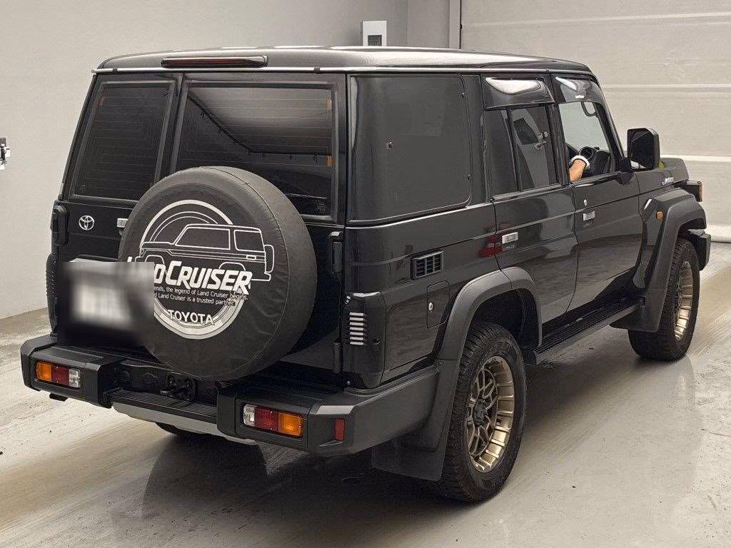 TOYOTA LAND CRUISER