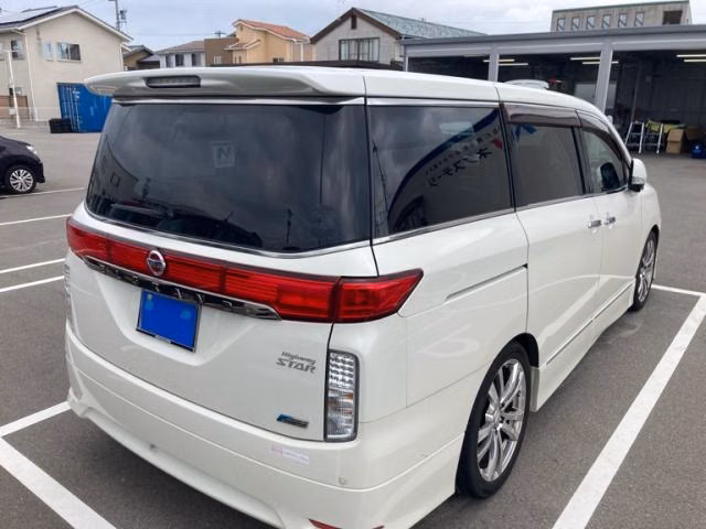 NISSAN ELGRAND
