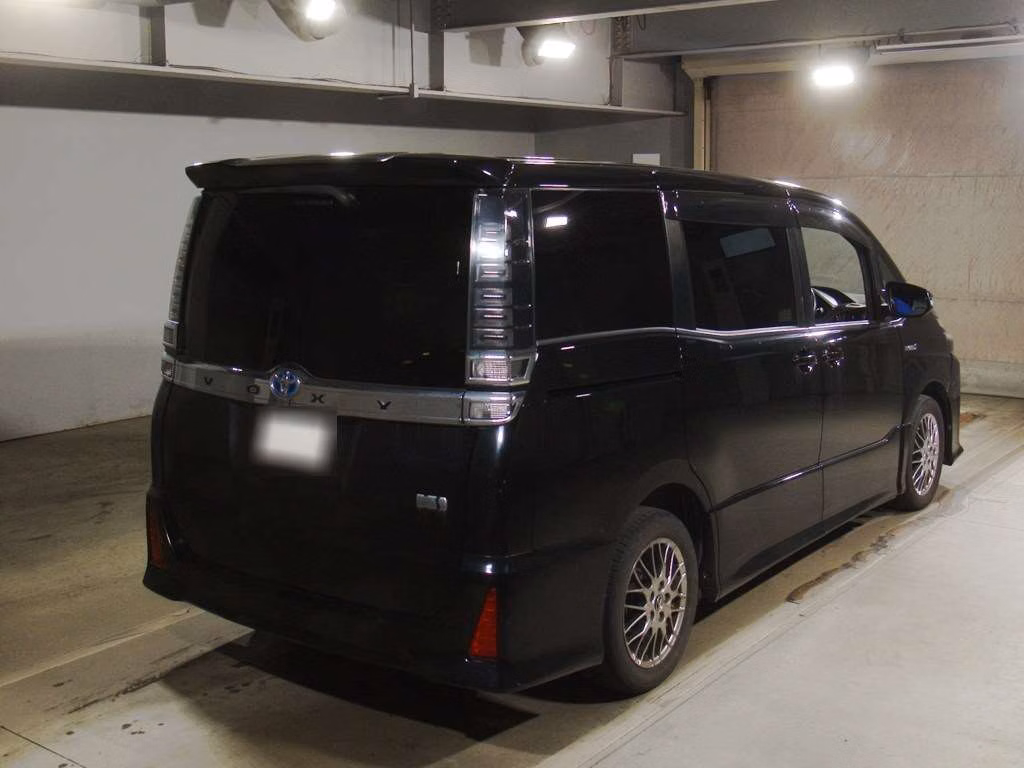TOYOTA VOXY