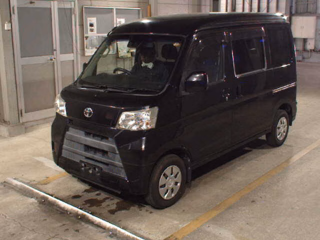TOYOTA PIXIS VAN