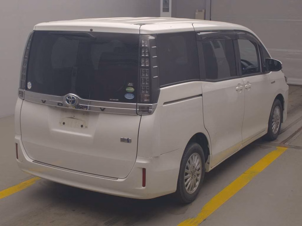 TOYOTA VOXY