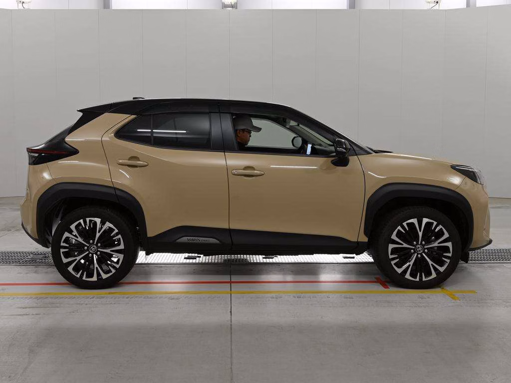 TOYOTA YARIS CROSS
