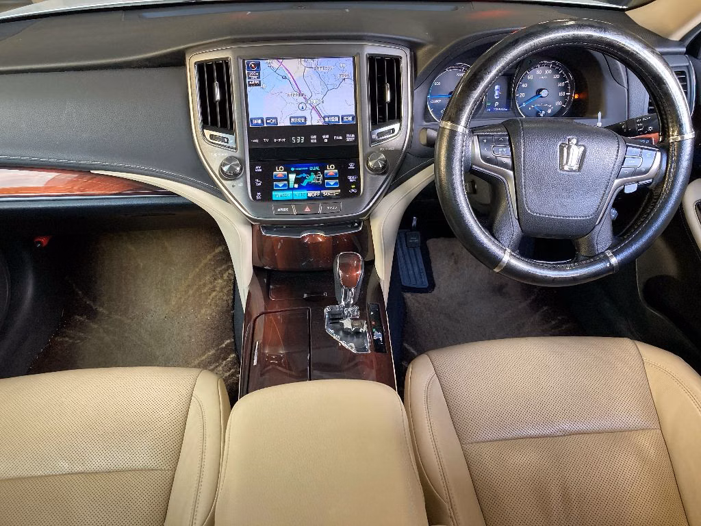 TOYOTA CROWN