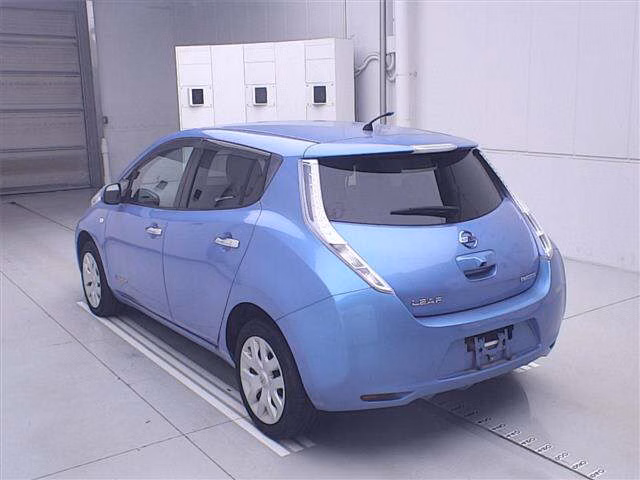 NISSAN LEAF