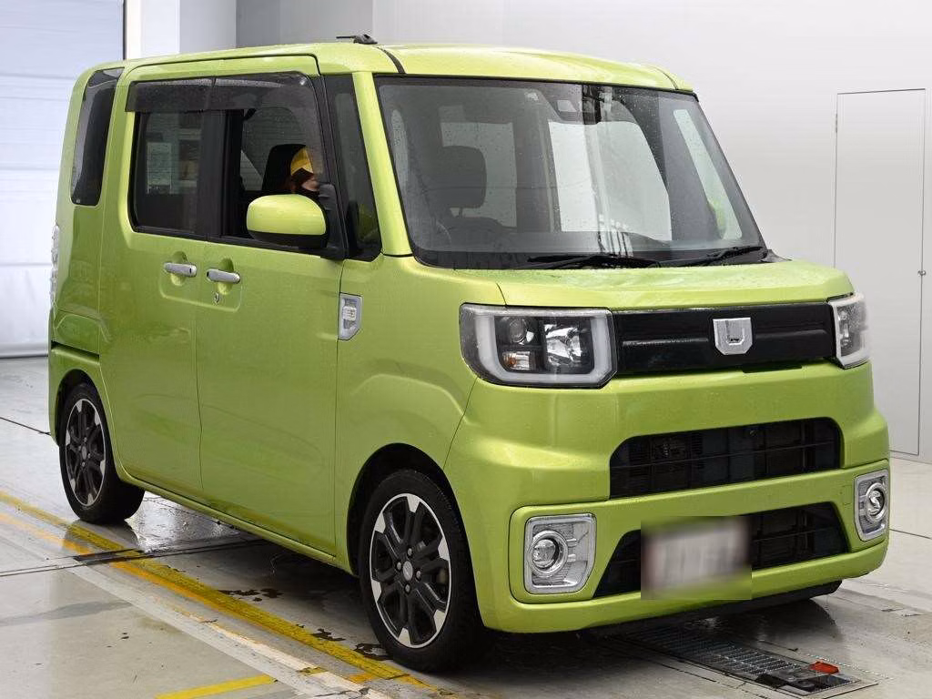 DAIHATSU WAKE