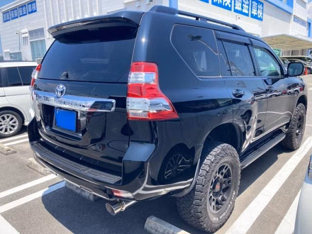 TOYOTA LAND CRUISER PRADO