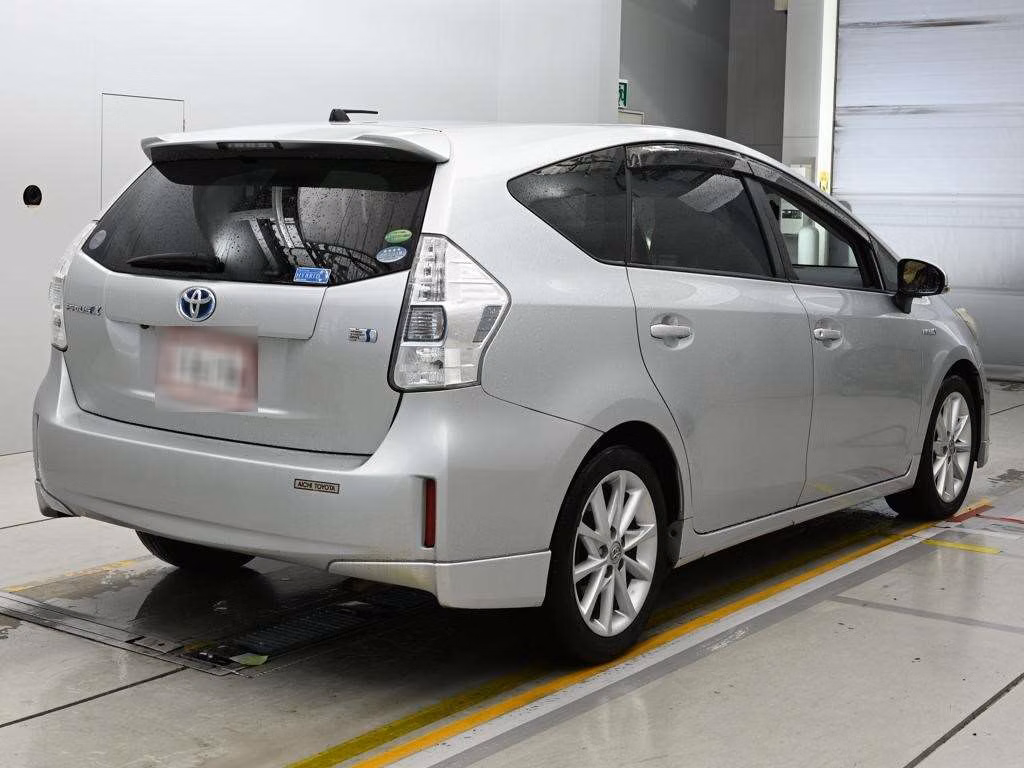 TOYOTA PRIUS ALPHA