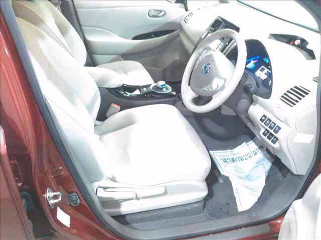 NISSAN LEAF
