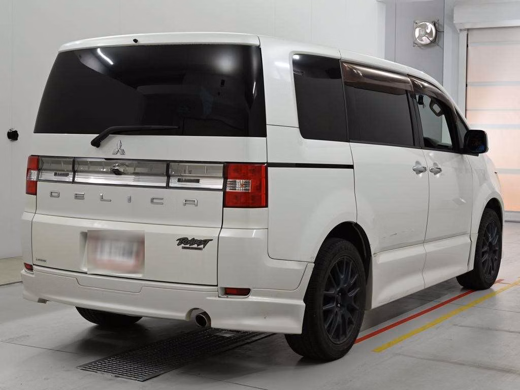 MITSUBISHI DELICA D:5