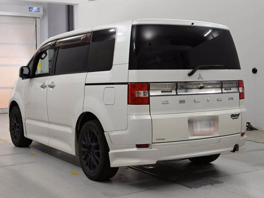 MITSUBISHI DELICA D:5