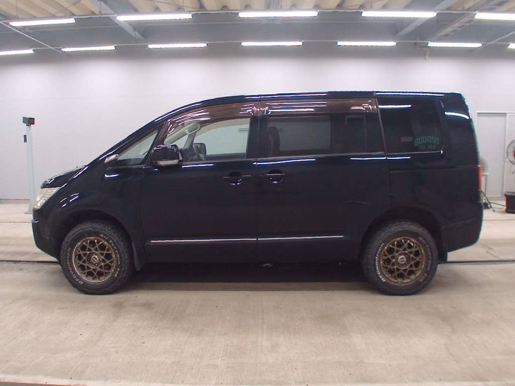 MITSUBISHI DELICA D:5