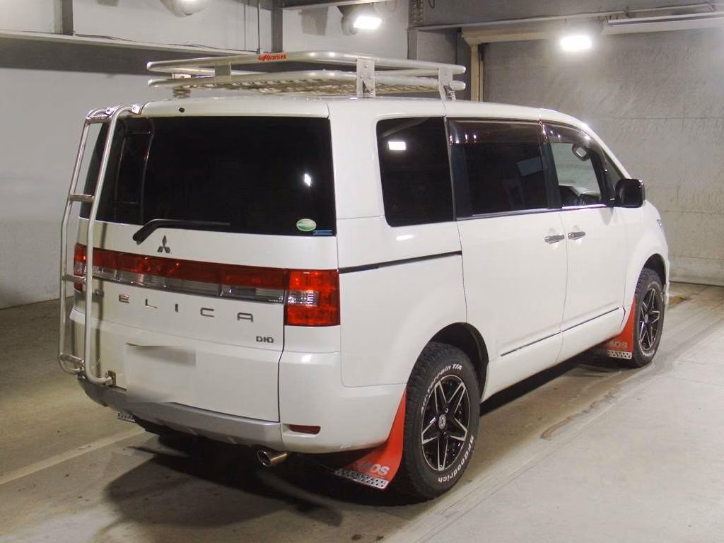 MITSUBISHI DELICA D:5