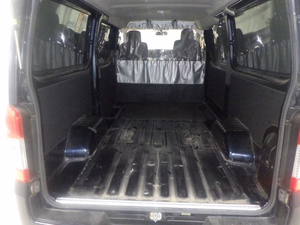 NISSAN NV350 CARAVAN