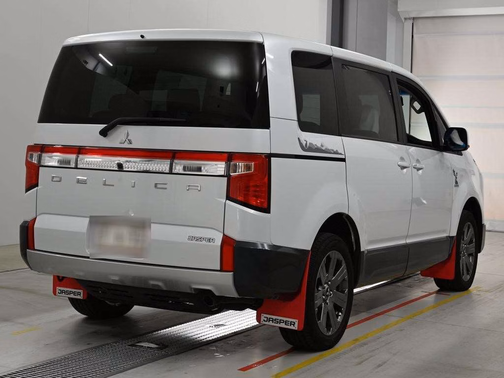 MITSUBISHI DELICA D:5