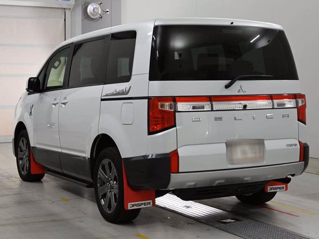 MITSUBISHI DELICA D:5