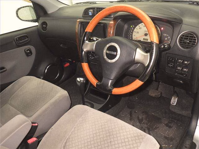 DAIHATSU MIRA AVY