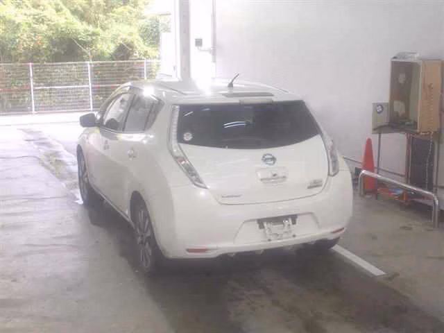 NISSAN LEAF