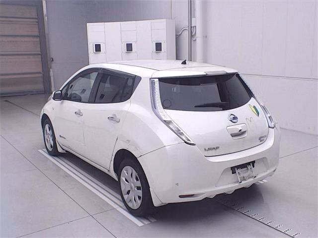 NISSAN LEAF