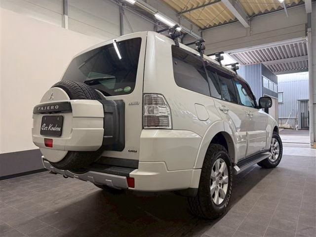 MITSUBISHI PAJERO