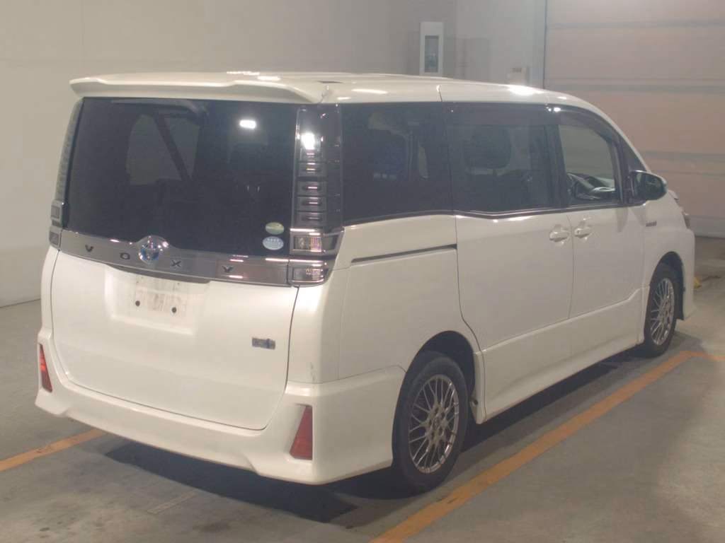 TOYOTA VOXY