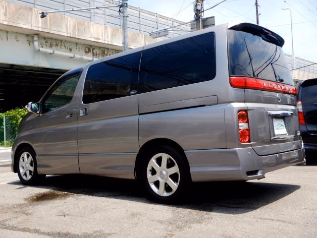NISSAN ELGRAND
