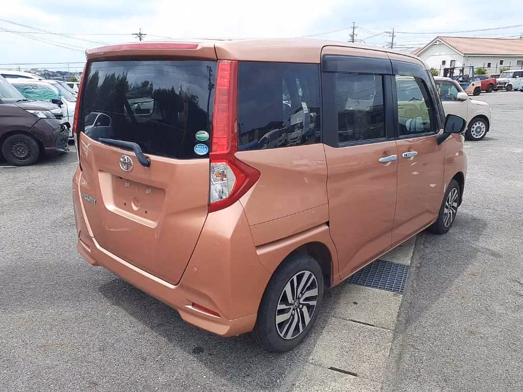 TOYOTA ROOMY